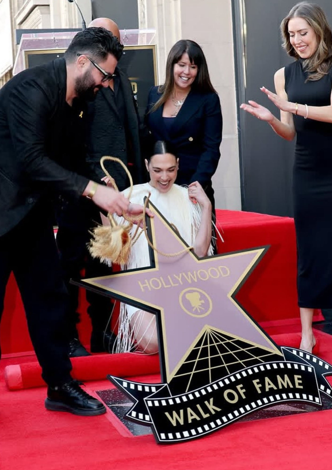 Entre sus créditos cinematográficos se encuentra Mujer Maravilla, Agente Stone, La Liga de la justicia, entre otras.