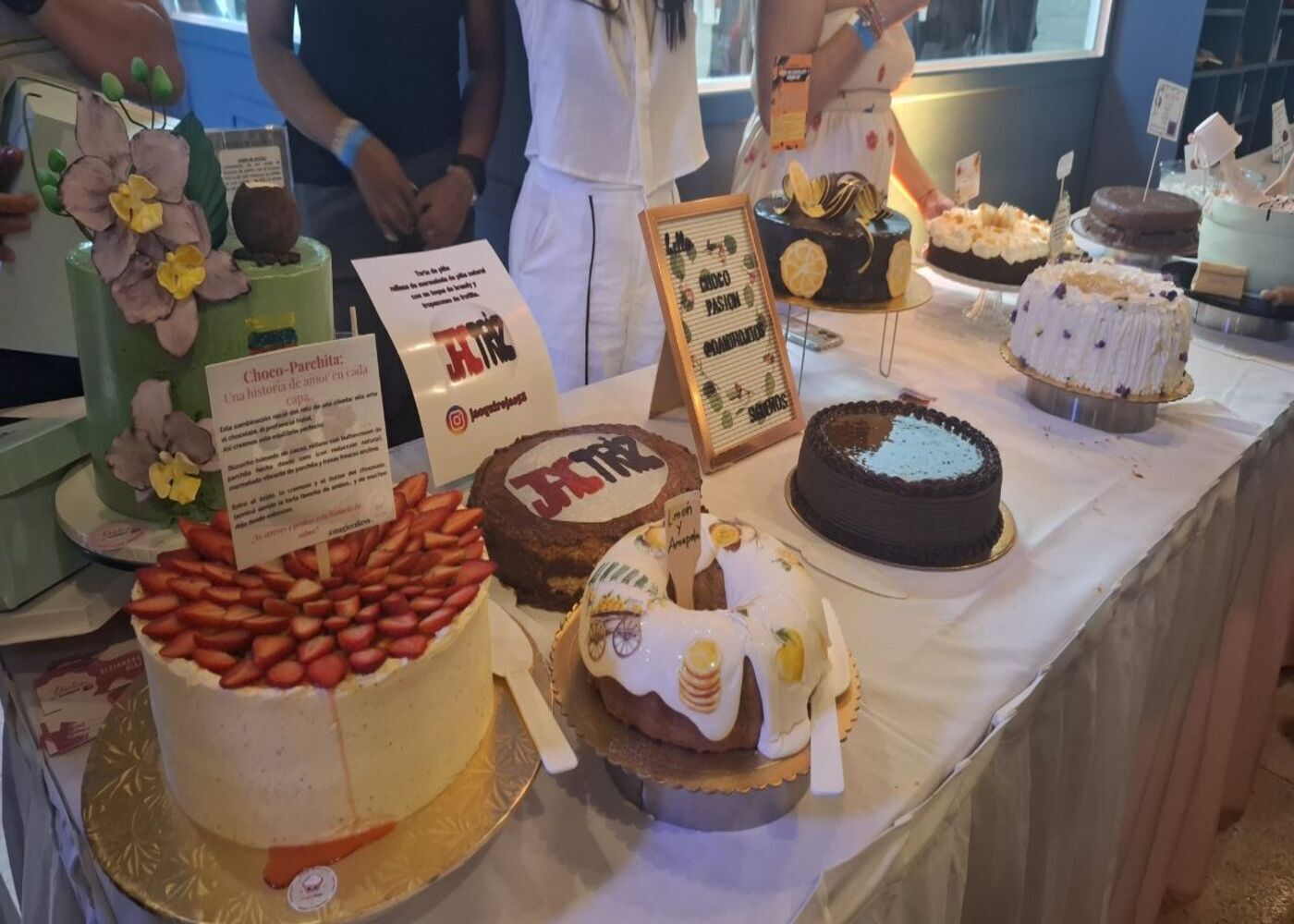 Tortas exhibidas en el evento