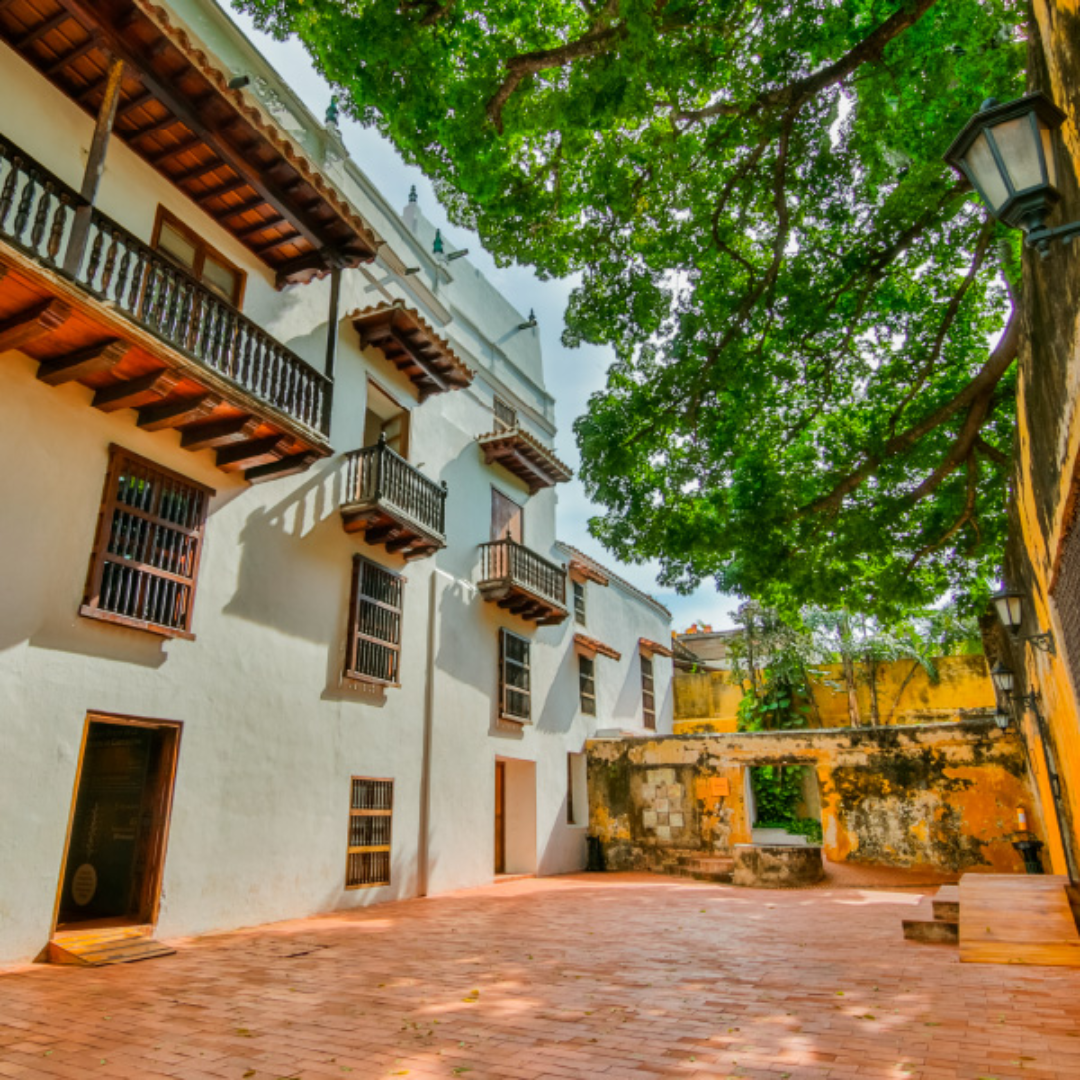 El Palacio de la Inquisición está compuesto por tres casas