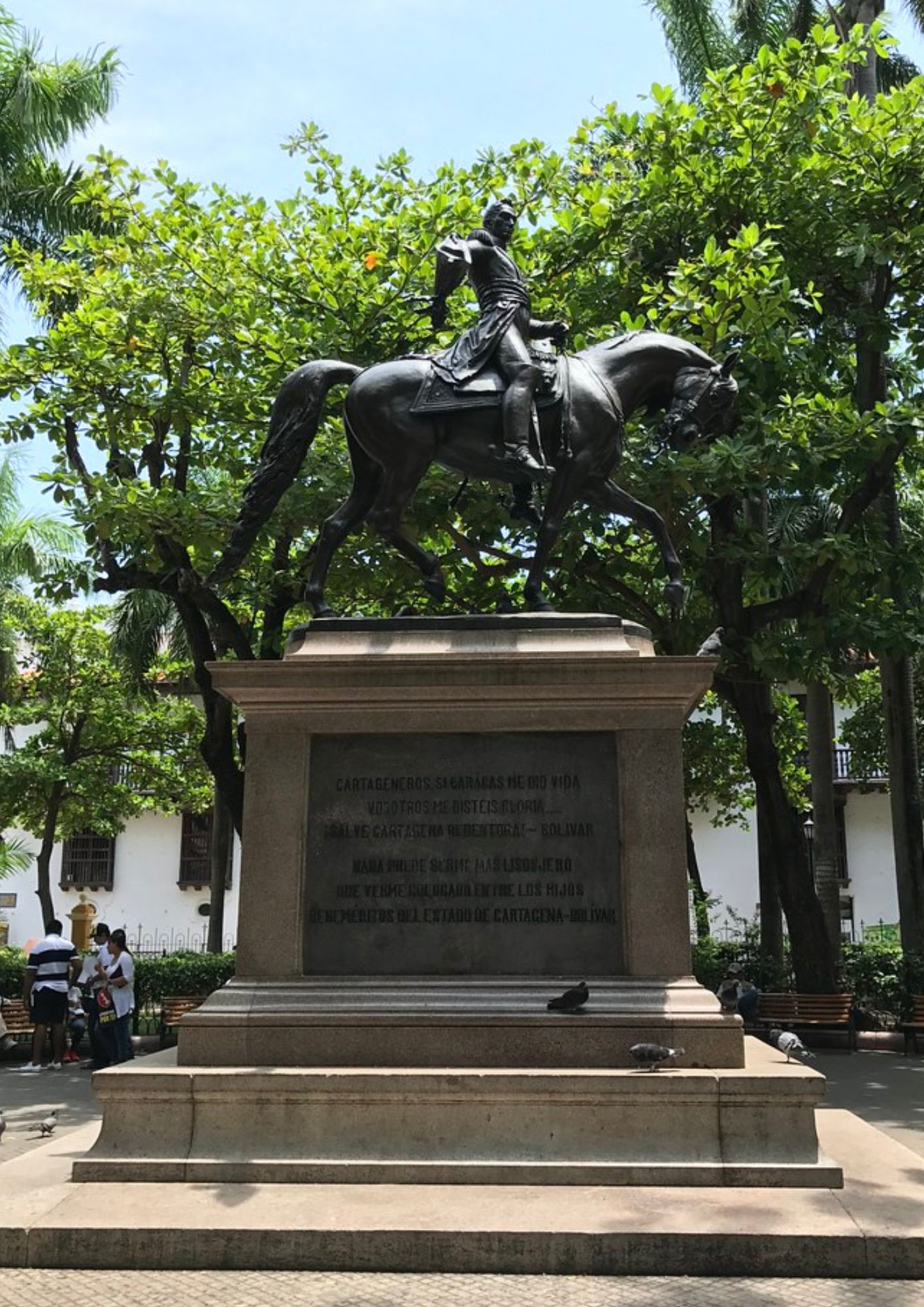 La Plaza Bolívar es considerada la plaza mayor de la ciudad.