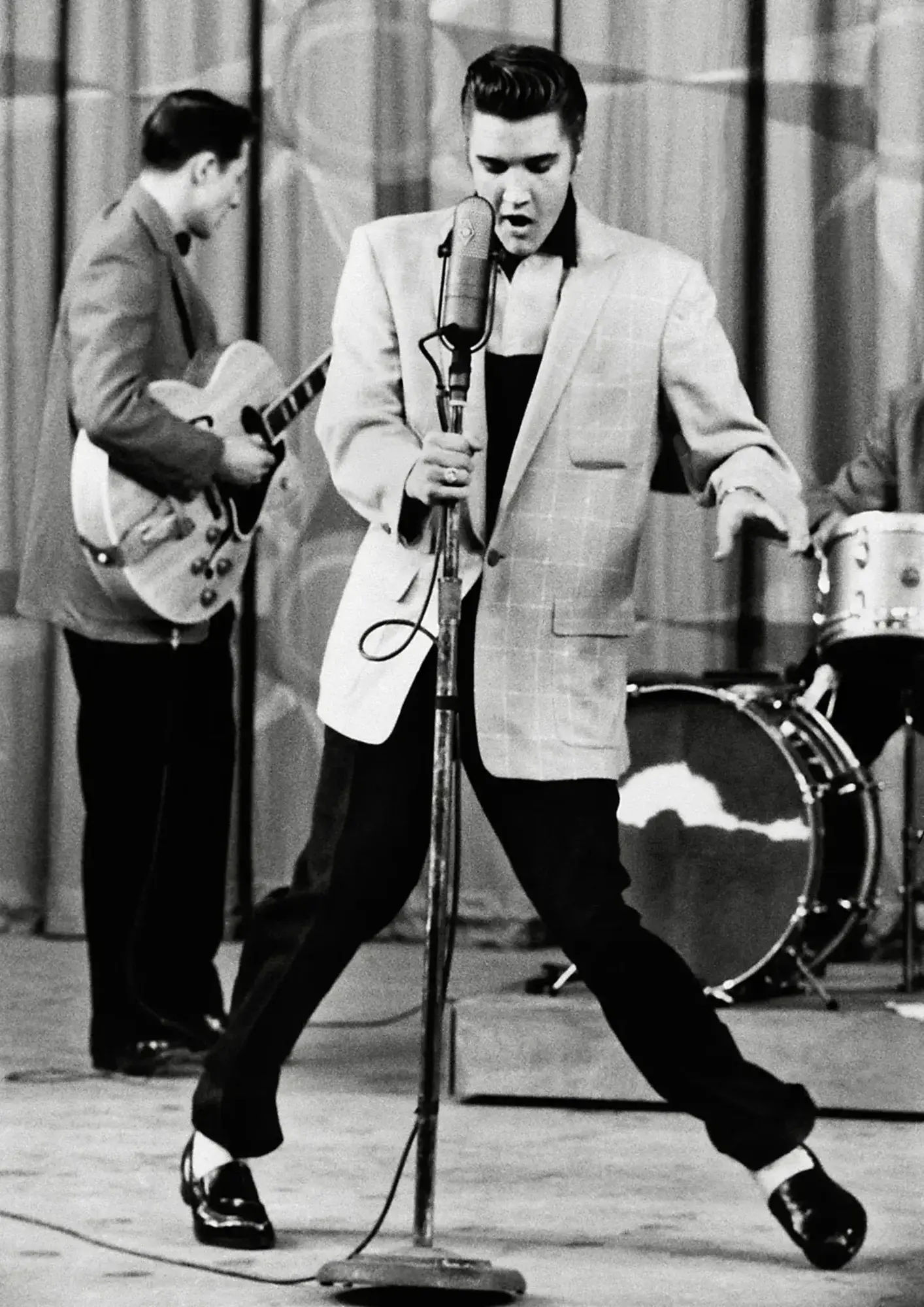 Las primeras canciones de Elvis, como "Blue Moon of Kentucky", eran country.